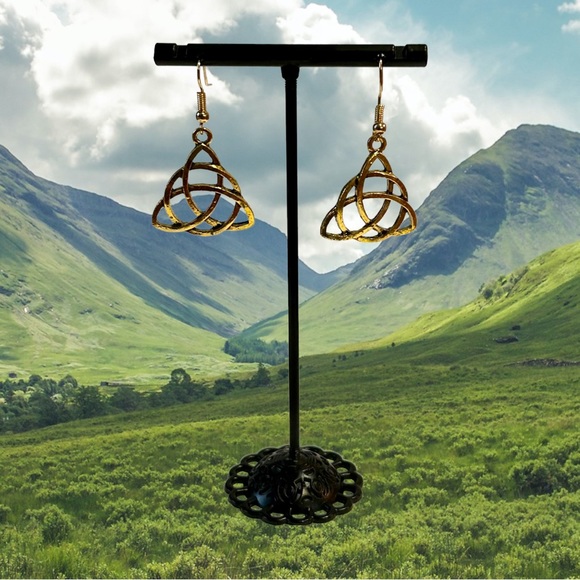 ANTIQUED GOLD TONE TRINITY KNOT HANGING EARRINGS! - Picture 1 of 15